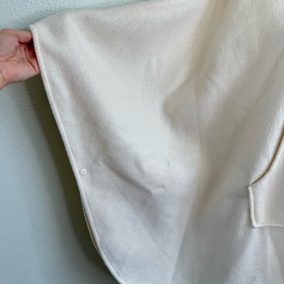 Bridge Gate Ivory Women's Hooded Cape/Poncho Size S - Picture 4 of 9